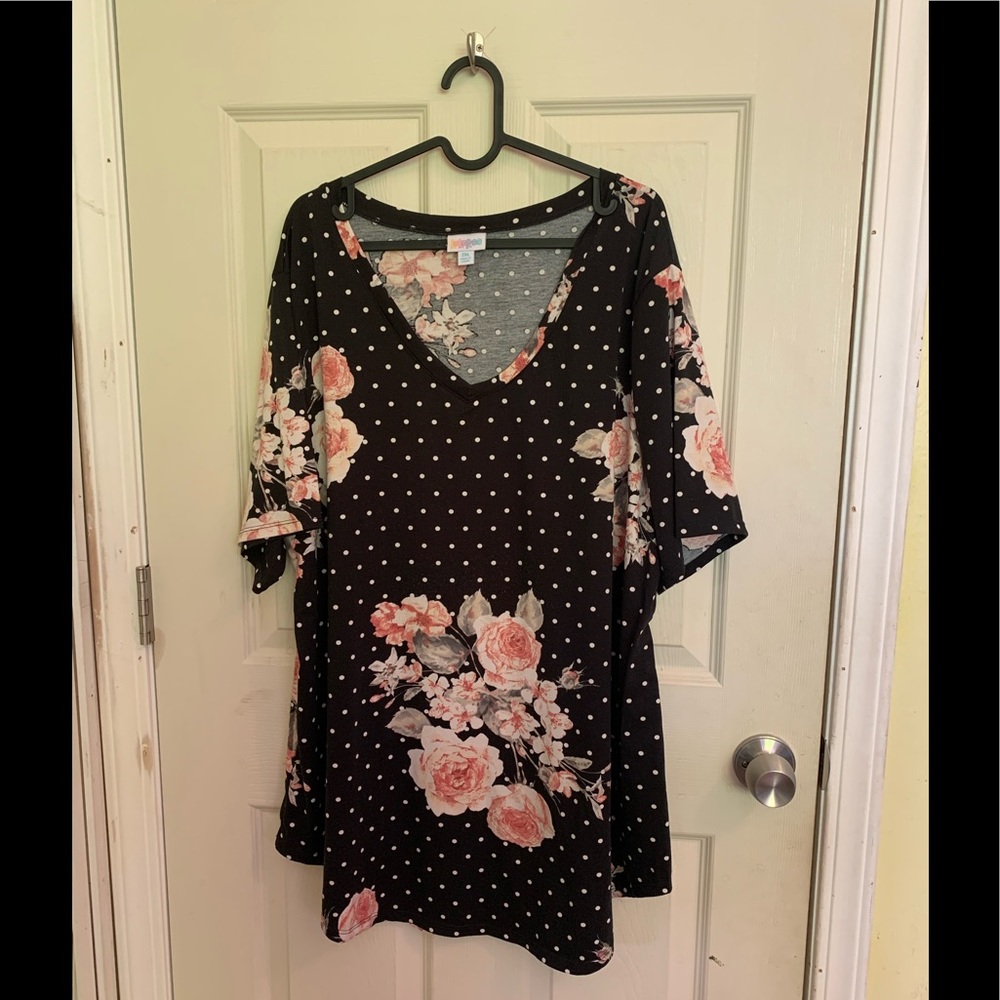 Iris v-neck top 2X Lularoe GUC